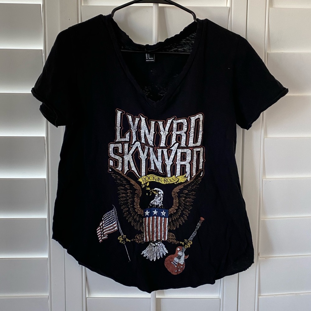Forever21 Lynryd Skynyrd tee in size Small